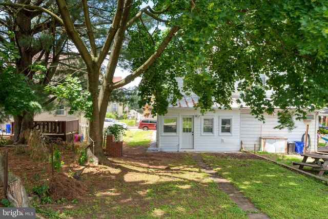 143 N 2ND ST, Mount Wolf, PA 17347