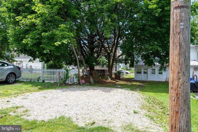 143 N 2ND ST, Mount Wolf, PA 17347