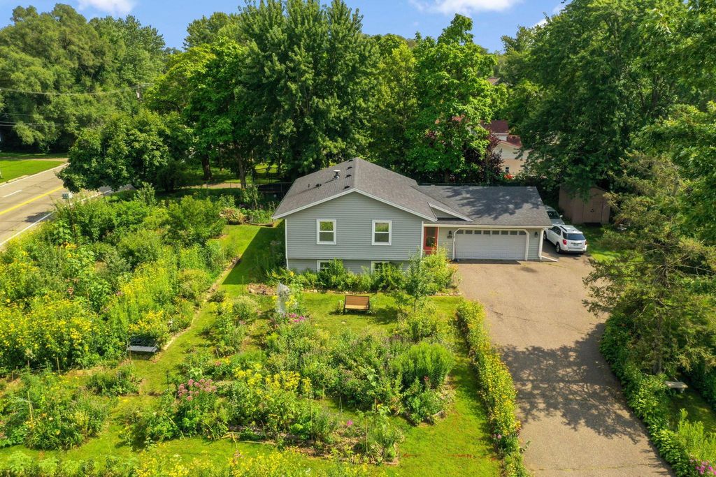 11048 Perry Avenue N, Champlin, MN 55316