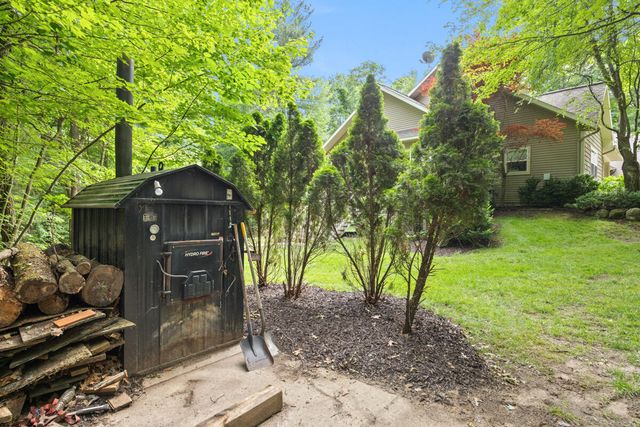 8702 E 98th Street, Ensley Twp, MI 49329