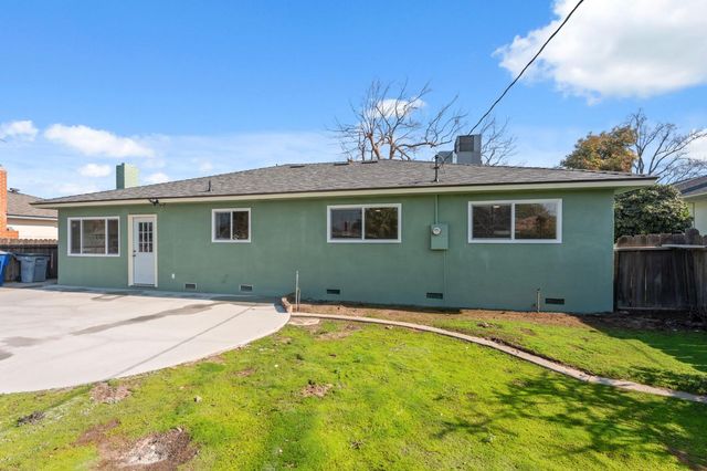 4845 N Gearhart Avenue, Fresno, CA 93726