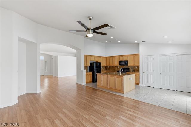 8598 Waterford Bend Street, Las Vegas, NV 89123