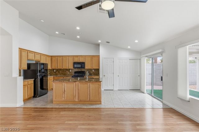 8598 Waterford Bend Street, Las Vegas, NV 89123