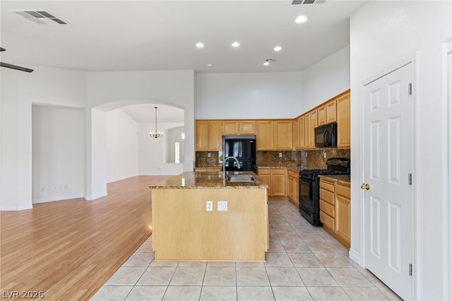 8598 Waterford Bend Street, Las Vegas, NV 89123