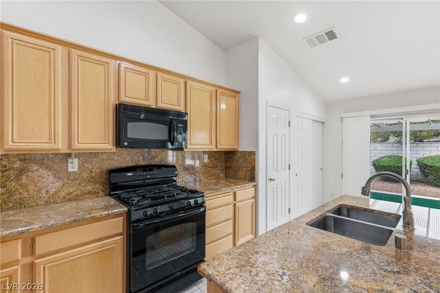 8598 Waterford Bend Street, Las Vegas, NV 89123