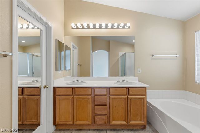 8598 Waterford Bend Street, Las Vegas, NV 89123
