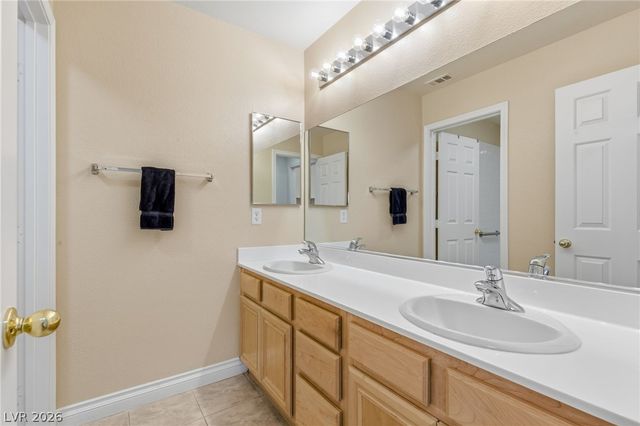 8598 Waterford Bend Street, Las Vegas, NV 89123