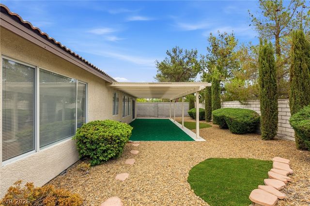 8598 Waterford Bend Street, Las Vegas, NV 89123