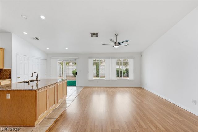 8598 Waterford Bend Street, Las Vegas, NV 89123