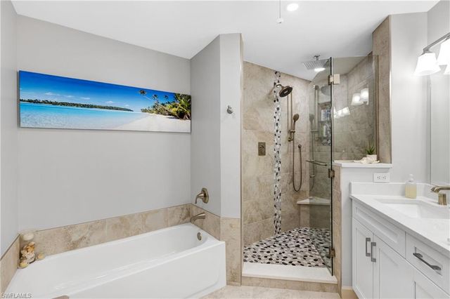 201 Vintage Bay DR B 18, Marco Island, FL 34145