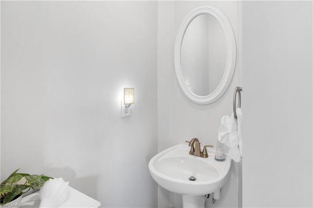 201 Vintage Bay DR B 18, Marco Island, FL 34145