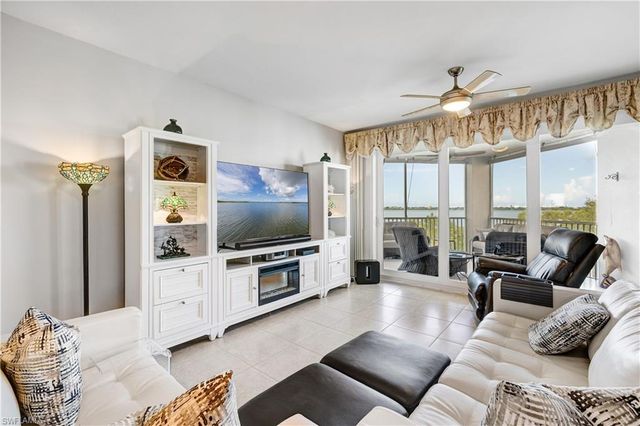 201 Vintage Bay DR B 18, Marco Island, FL 34145