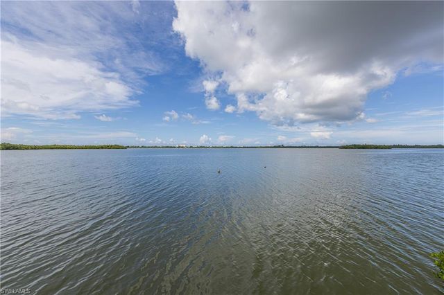 201 Vintage Bay DR B 18, Marco Island, FL 34145