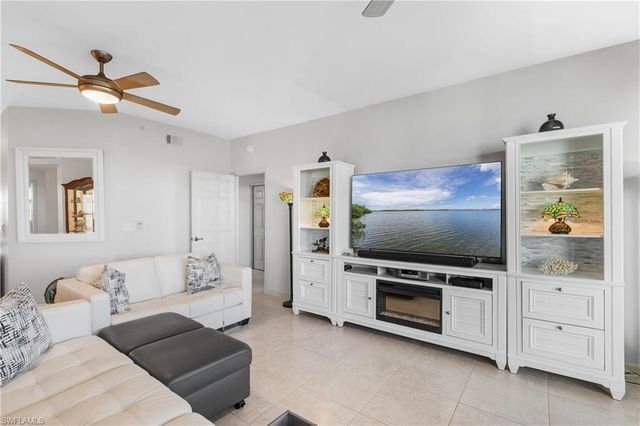201 Vintage Bay DR B 18, Marco Island, FL 34145
