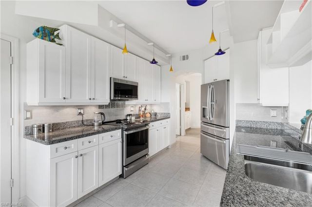 201 Vintage Bay DR B 18, Marco Island, FL 34145