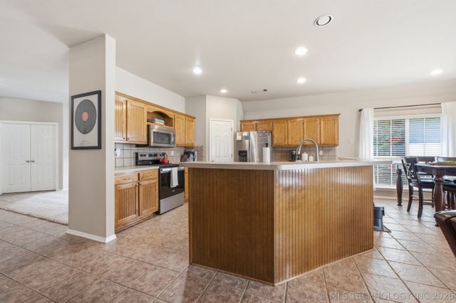 11608 E 102nd Street N, Owasso, OK 74055
