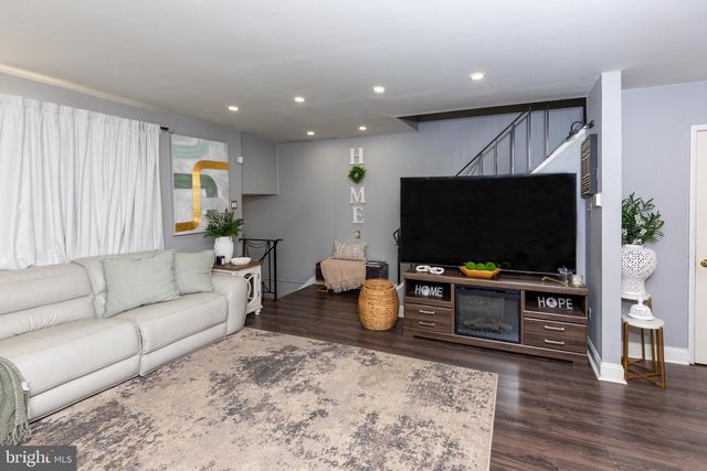 3633 N HEREFORD LN, Philadelphia, PA 19114