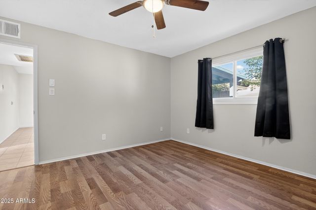 7649 W MITCHELL Drive, Phoenix, AZ 85033