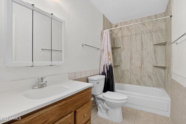 7649 W MITCHELL Drive, Phoenix, AZ 85033