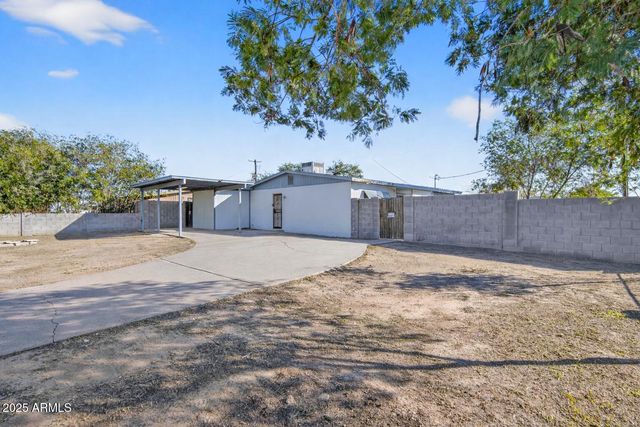 7649 W MITCHELL Drive, Phoenix, AZ 85033