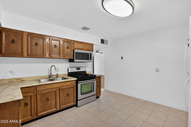 7649 W MITCHELL Drive, Phoenix, AZ 85033