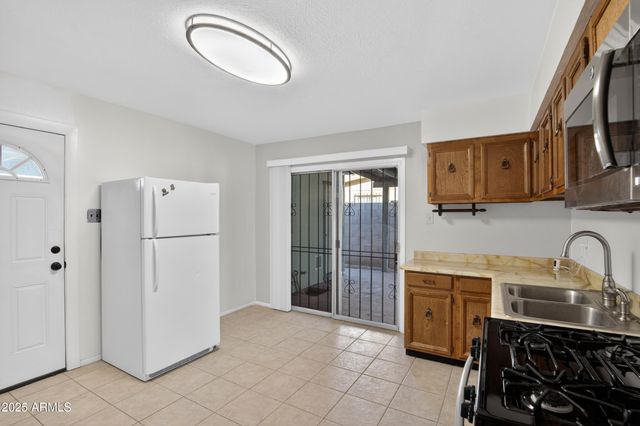 7649 W MITCHELL Drive, Phoenix, AZ 85033