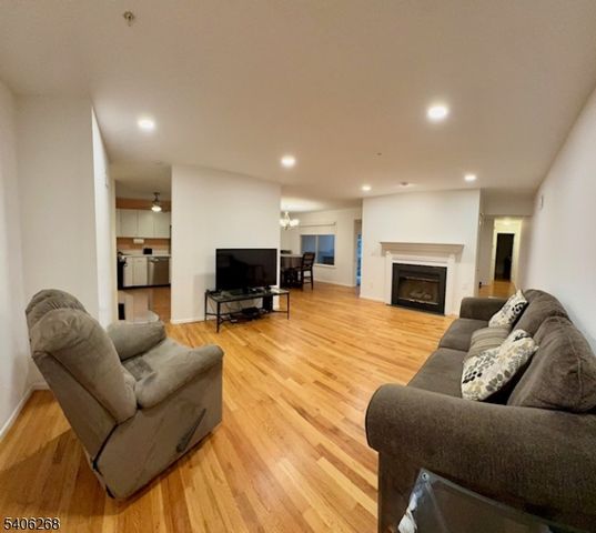 10 Larkin Cir 10, West Orange Twp., NJ 07052