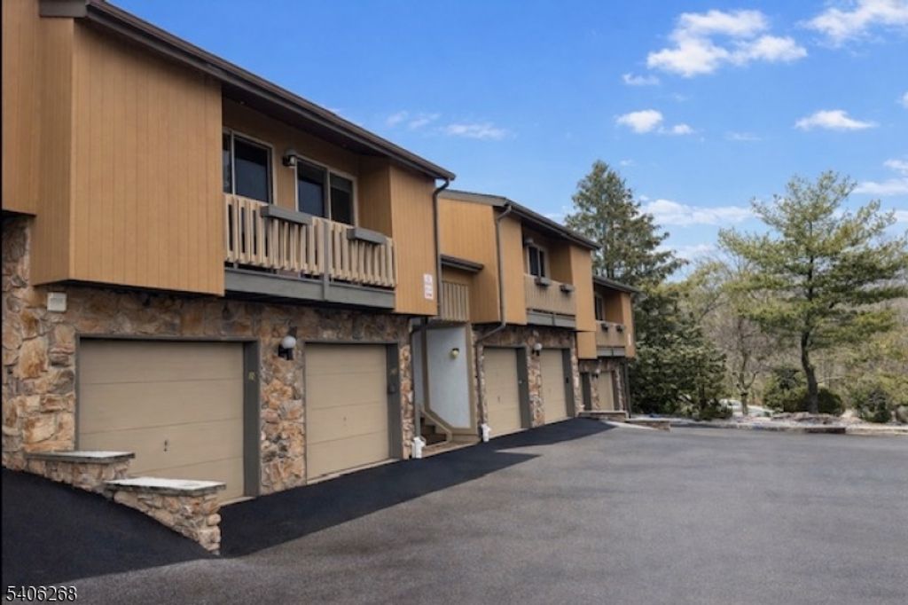 10 Larkin Cir 10, West Orange Twp., NJ 07052