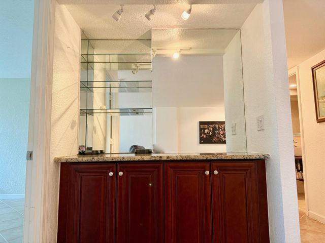 1000 Spanish River Road 1B, Boca Raton, FL 33432