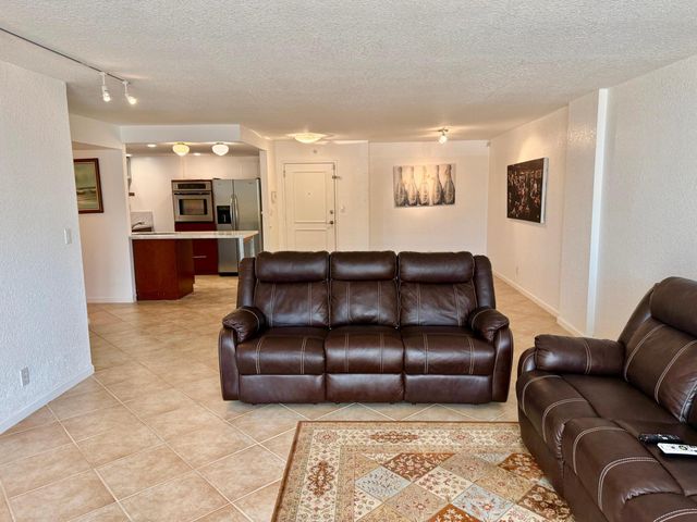 1000 Spanish River Road 1B, Boca Raton, FL 33432