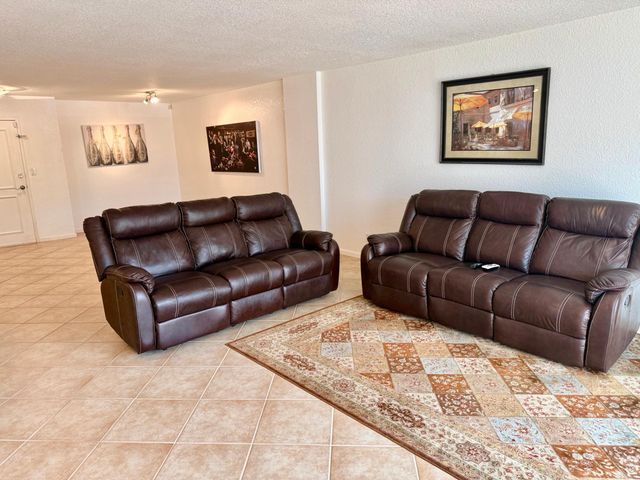 1000 Spanish River Road 1B, Boca Raton, FL 33432