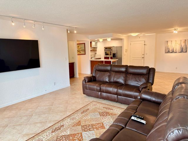 1000 Spanish River Road 1B, Boca Raton, FL 33432