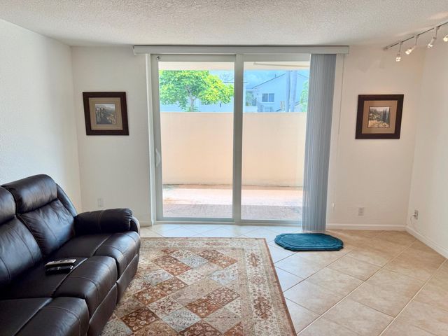 1000 Spanish River Road 1B, Boca Raton, FL 33432
