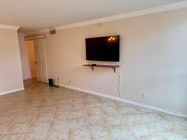 1000 Spanish River Road 1B, Boca Raton, FL 33432
