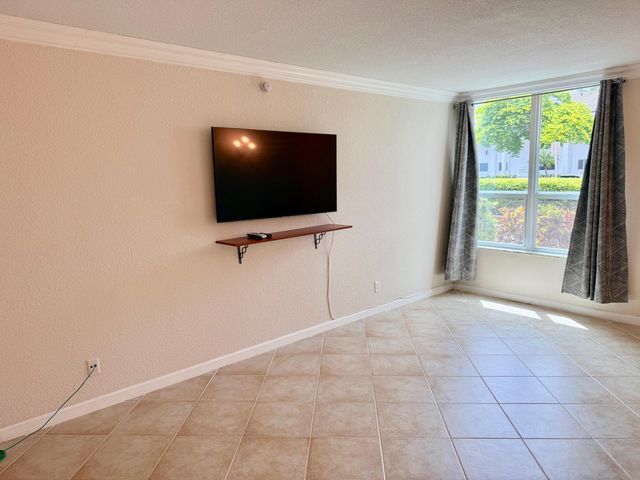 1000 Spanish River Road 1B, Boca Raton, FL 33432