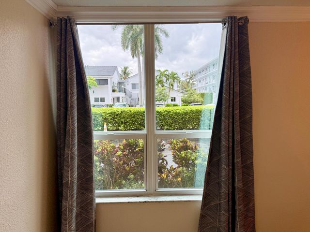 1000 Spanish River Road 1B, Boca Raton, FL 33432