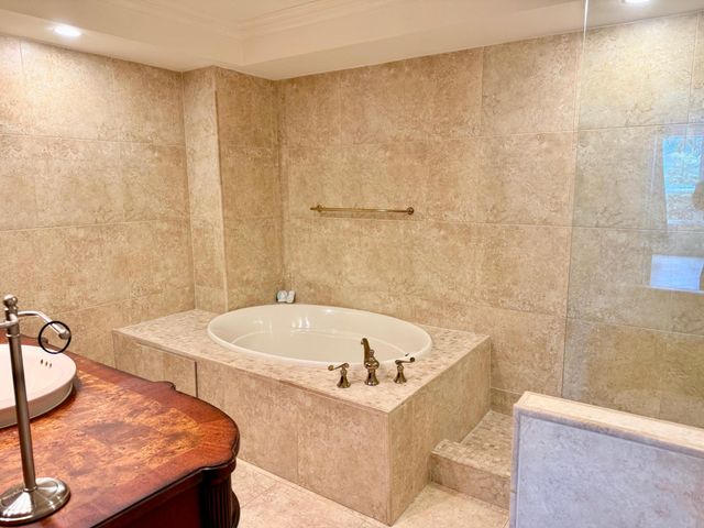1000 Spanish River Road 1B, Boca Raton, FL 33432