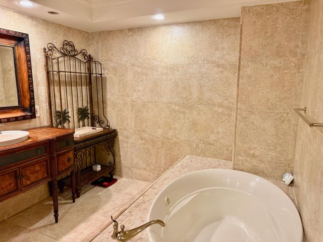 1000 Spanish River Road 1B, Boca Raton, FL 33432