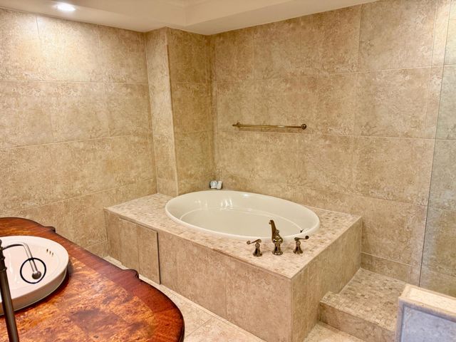 1000 Spanish River Road 1B, Boca Raton, FL 33432