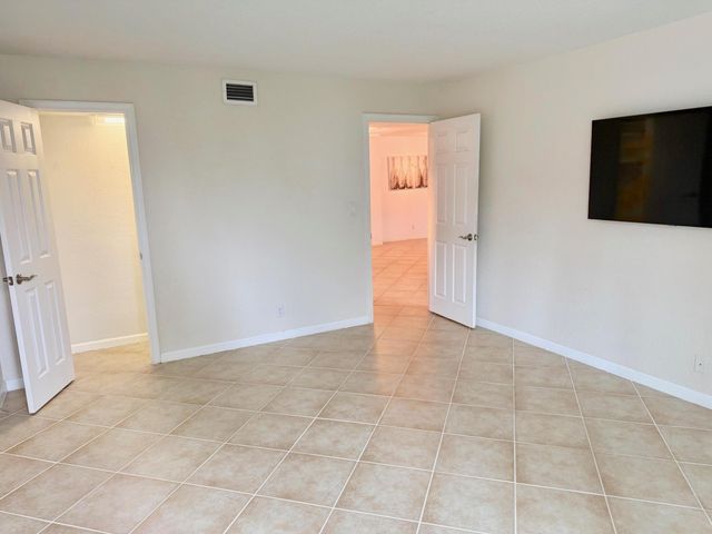 1000 Spanish River Road 1B, Boca Raton, FL 33432