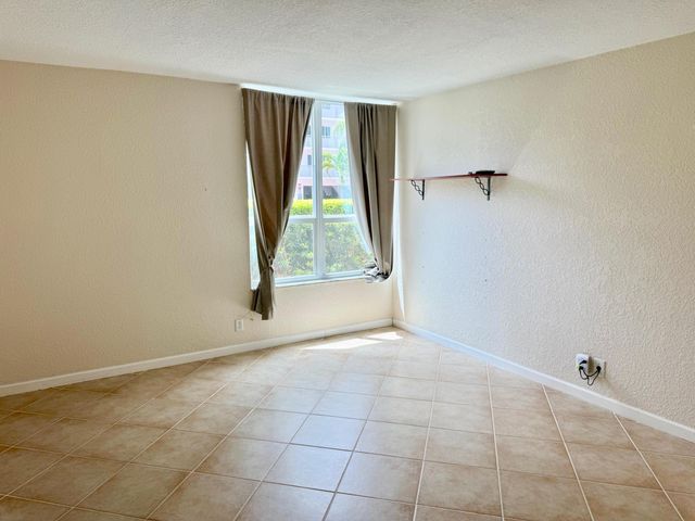 1000 Spanish River Road 1B, Boca Raton, FL 33432