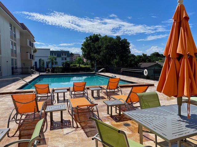 1000 Spanish River Road 1B, Boca Raton, FL 33432