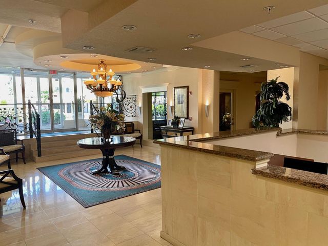 1000 Spanish River Road 1B, Boca Raton, FL 33432