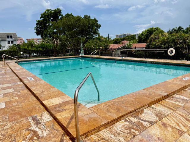1000 Spanish River Road 1B, Boca Raton, FL 33432