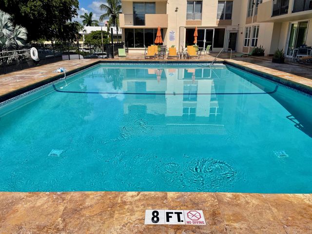 1000 Spanish River Road 1B, Boca Raton, FL 33432