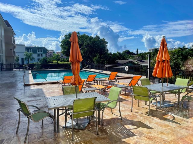 1000 Spanish River Road 1B, Boca Raton, FL 33432