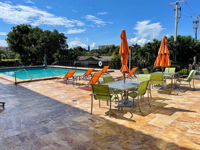 1000 Spanish River Road 1B, Boca Raton, FL 33432