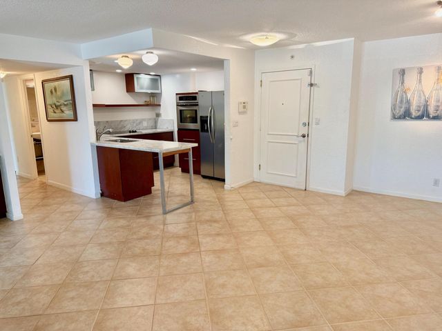 1000 Spanish River Road 1B, Boca Raton, FL 33432