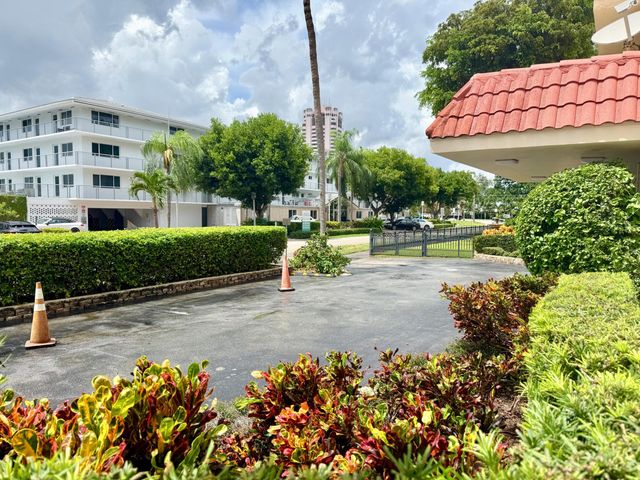 1000 Spanish River Road 1B, Boca Raton, FL 33432