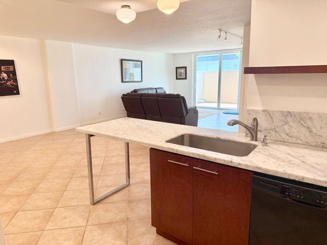 1000 Spanish River Road 1B, Boca Raton, FL 33432